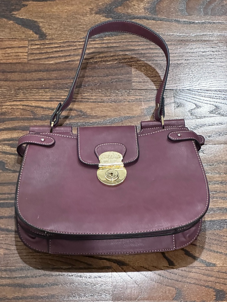 Simply Noelle She's A Boss Handbag In Sangria